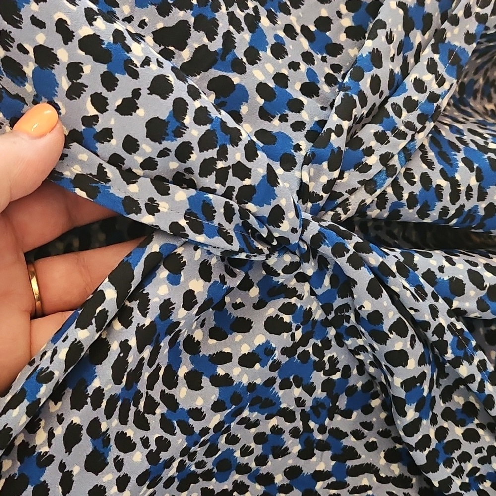 NWOT Express Print Cross-front Ruffle Blouse - Picture 5 of 11